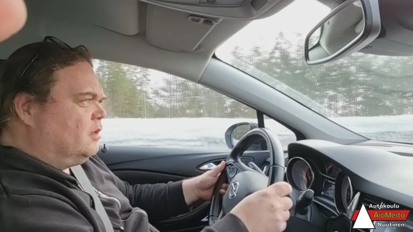 Liikenneopettaja ajo-opetuksessa