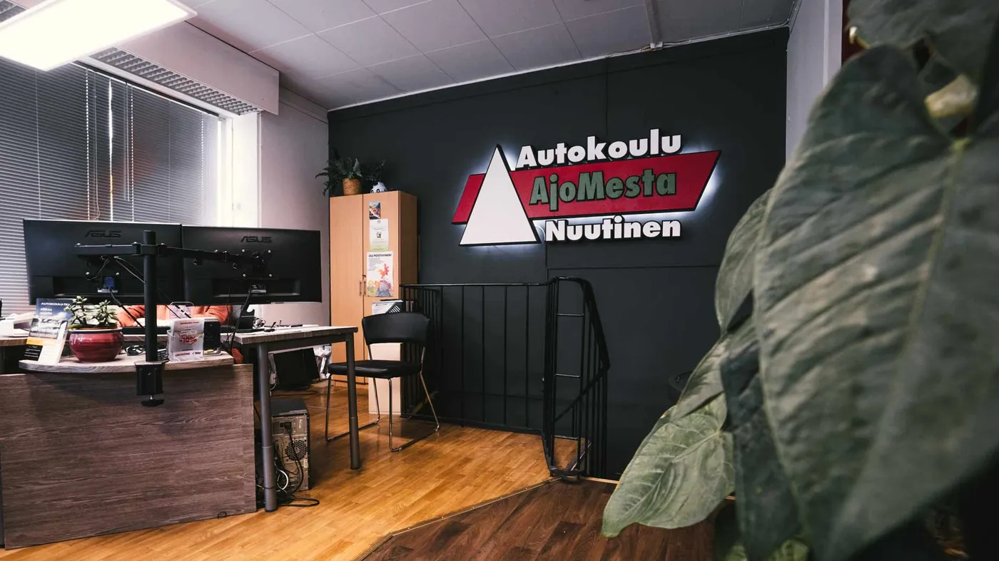 Autokoulu AjoMesta Nuutisen toimisto Joensuun Koskikadulla